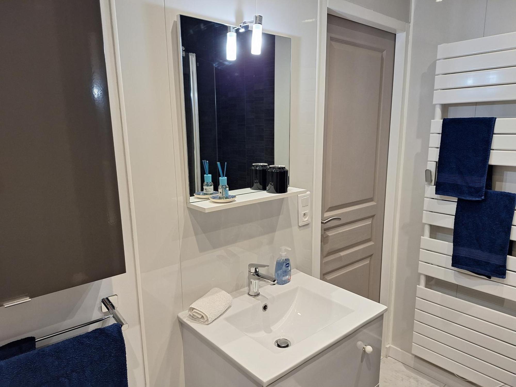 Chambre Nina Climatisee อาฌ็อง ภายนอก รูปภาพ